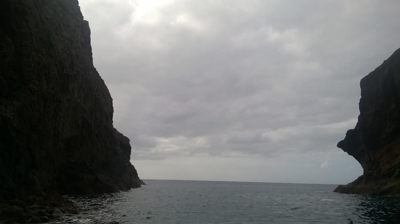 18. Kontrast-klippe-Santorini.jpg